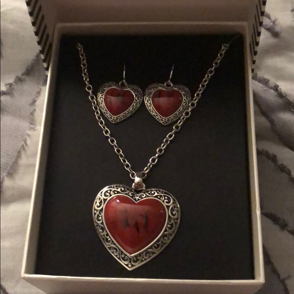 Necklace and earring set